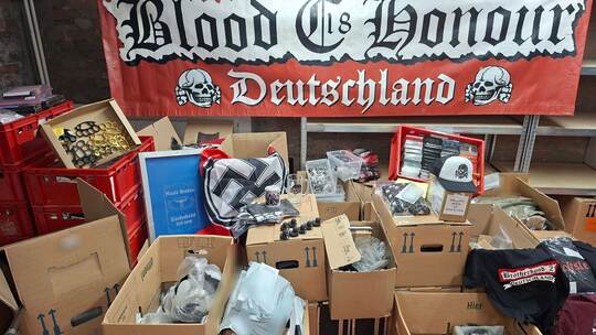 Durchsuchungen bei Betreibern von mutmaßlichem Nazi Shop