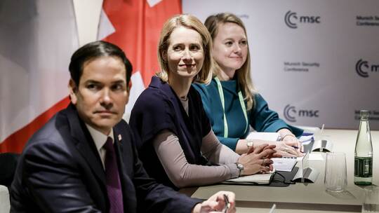 US-Außenminister Marco Rubio (l), und Kaja Kallas (M)