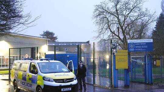 Zwei Teenager an Londoner Schule niedergestochen