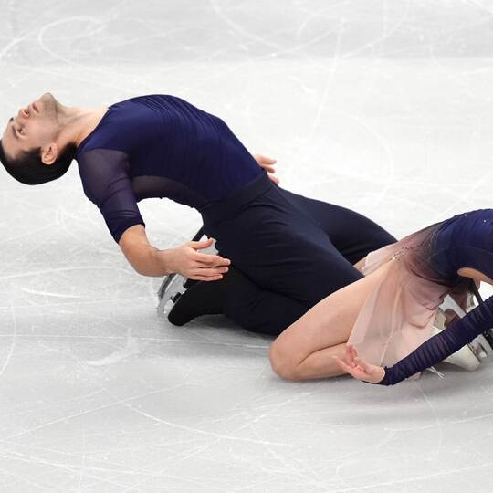 Minerva Hase und Nikita Volodin (l)