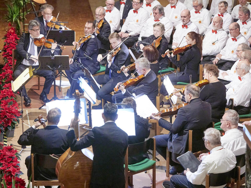 In der Stadtkirche: Benefiz-Weihnachtskonzert zugunsten "Menschen in Not" Ungerer Werkchor, Südwestdeutsches Kammerorchester (Le