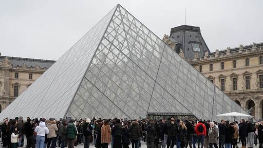 Festnahmen nach Betrugsverdacht im Louvre Festnahmen nach Betrugsverdacht im Louvre