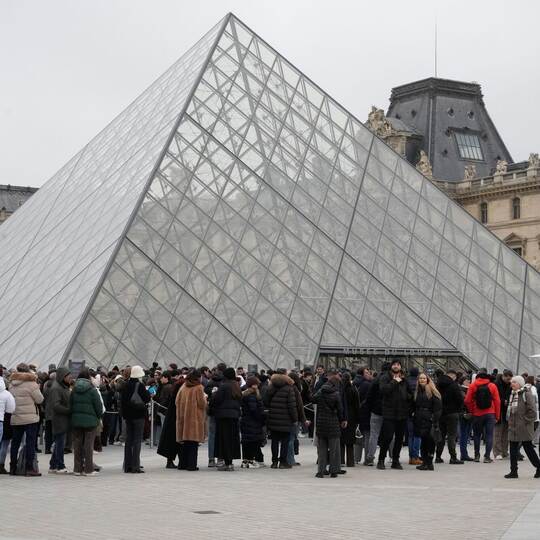 Festnahmen nach Betrugsverdacht im Louvre