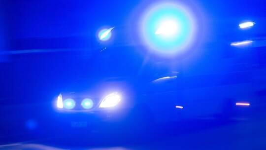 Rettungswagen mit Blaulicht Rettungswagen mit Blaulicht