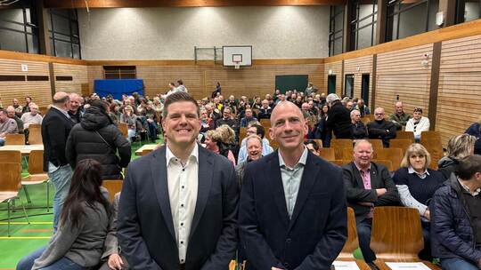 Carsten Hoffmann (links) und Sebastian Huber kandidieren für Engelsbrand. Beide ziehen den direkten Kontakt zu den Anwohnern den