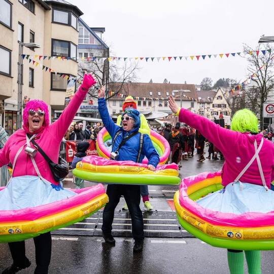 Quietschfidele bunte Bassins: Dass das Nagoldfreibad saniert wird, versetzt dessen Förderverein natürlich in Feierlaune. Anna Ei