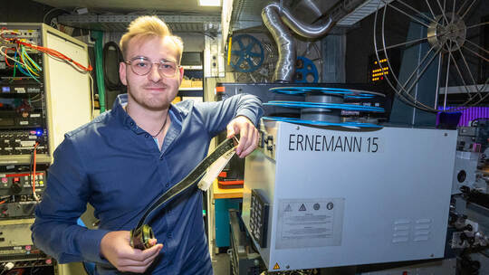 Immer in Bewegung: Der Einsatz im Kommunalen Kino ist eines der vielen Engagements von Linken-Kandidat Marvin Weiß. LTW Kandidat Marvin Weiss