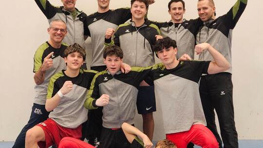 Freuen sich auf die Oberliga: die Turner der WKG Wilferdingen/Nöttingen. Hinten von links: Siggi Guigas, Christian Reiser, Marvi