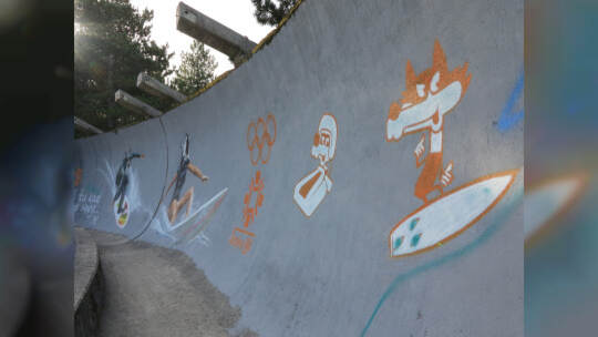 Kriegszerstörte Rodel-Olympiabahn in Sarajevo