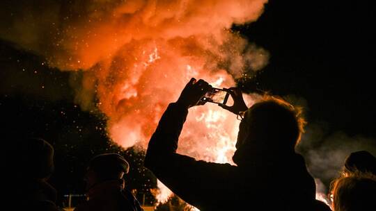 Funkenfeuer treiben den Winter aus Funkenfeuer treiben den Winter aus
