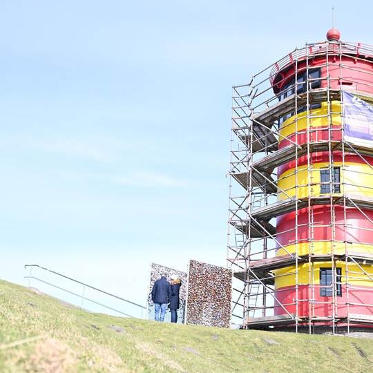 Pilsumer Leuchtturm bekommt Neuanstrich