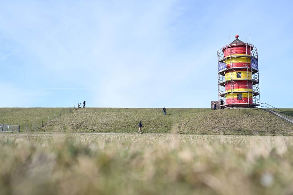 Pilsumer Leuchtturm bekommt Neuanstrich