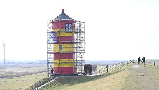 Pilsumer Leuchtturm bekommt Neuanstrich