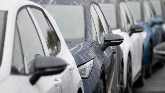 Neuwagen vor der Auslieferung Neuwagen vor der Auslieferung