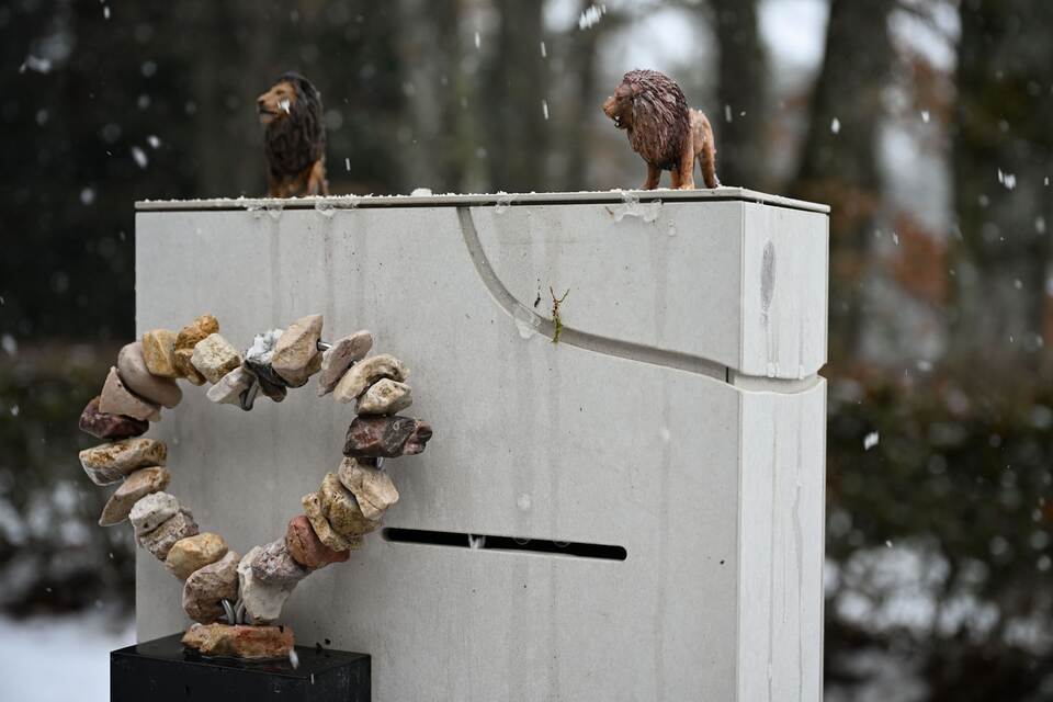 Grabsteine mit Briefschlitz Grabsteine mit Briefschlitz