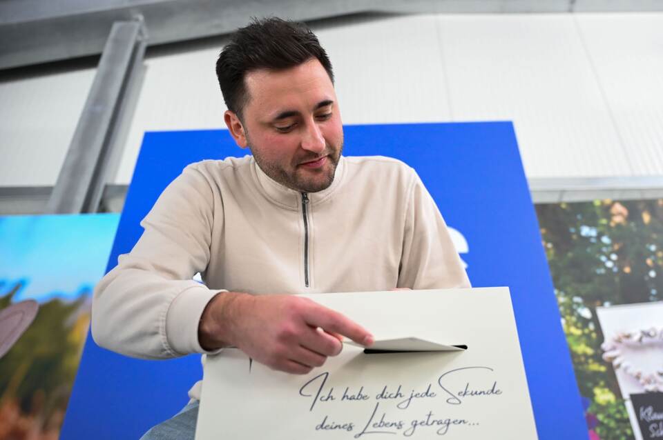 Grabsteine mit Briefschlitz Grabsteine mit Briefschlitz