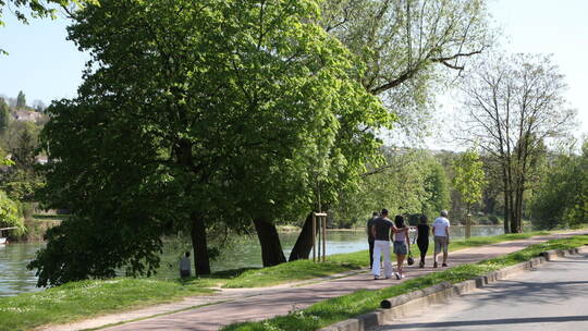 Nicht nur an der Marne setzt St. Maur auf kühlendes Grün. Pforzheims Partnerstadt will den Baumbestand stetig erweitern. Stadt S