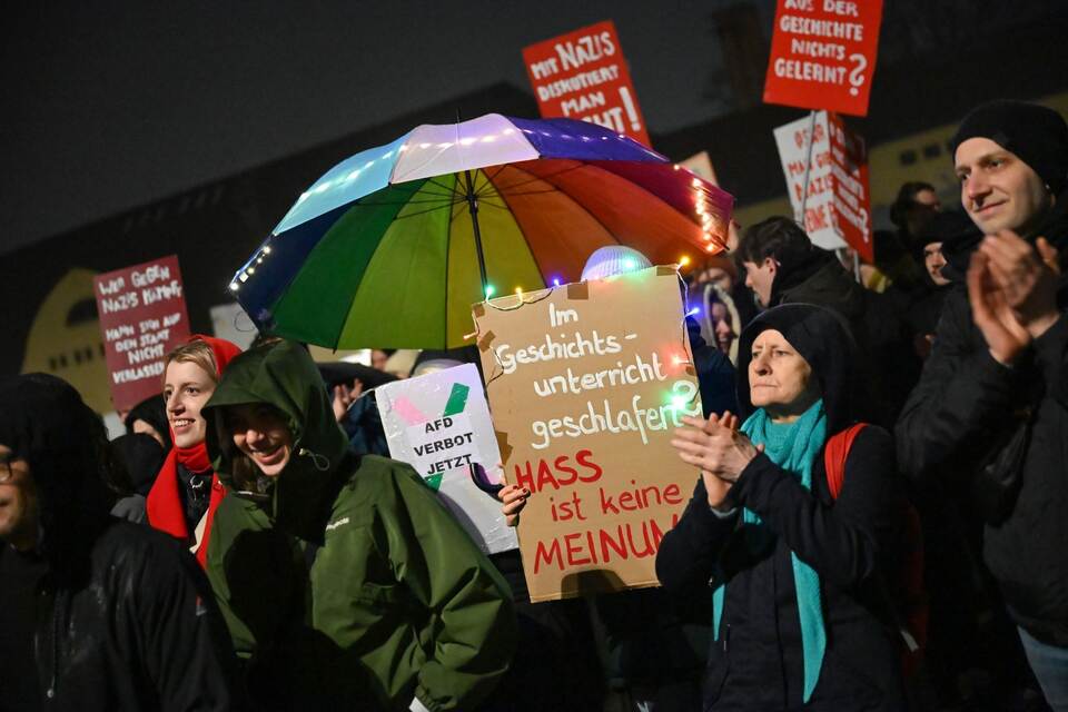 Vor der Landtagswahl: Protest vor SWR-Triell Vor der Landtagswahl: Protest vor SWR-Triell