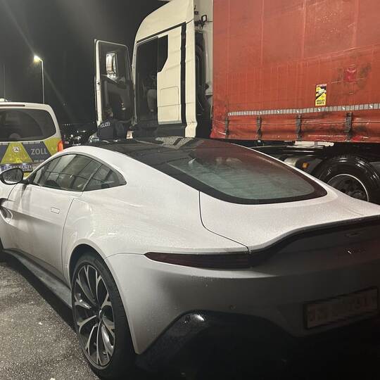 Zoll stoppt Aston Martin