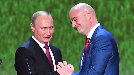 Wladimir Putin und Gianni Infantino