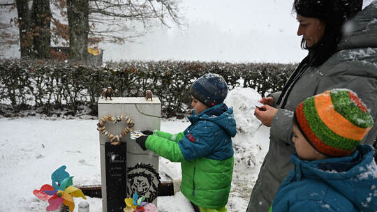 Grabsteine mit Briefschlitz