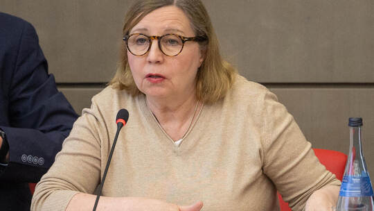 Anita Gondek, Integrationsbeauftragte der Stadt, erstattet Bericht .