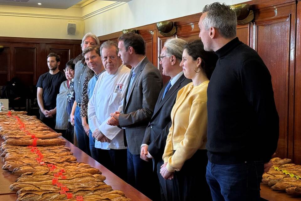 Baguette-Wettstreit in Paris - Sieger backt für den Élysée Baguette-Wettstreit in Paris - Sieger backt für den Élysée