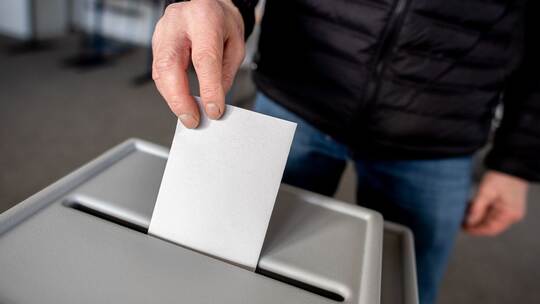 Schufa, Wahlen, Sommerzeit – das ändert sich im März