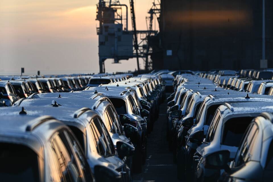 Autoexporte am Hafen Emden