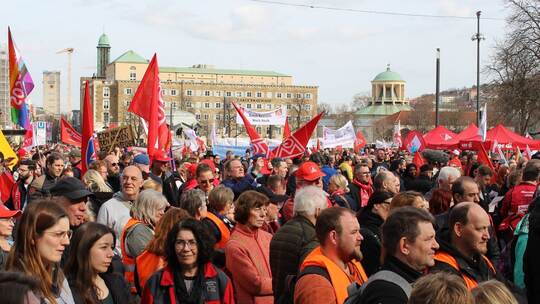 Gewerkschaften rufen Beschäftigte und Bürger zur Demonstration