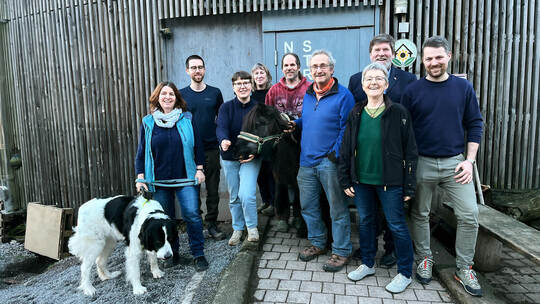 Das Araneus-Team freut sich über 125.000 Euro jährlich: Theo Seemann (von rechts), Markus Rösler, Stefanie Seemann, Klemens Köbe