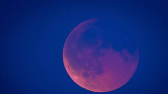 Totale Mondfinsternis sorgt für "Blutmond"