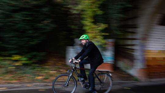 Palmer gibt einen Fahrrad-Tunnel für Pedelecs frei