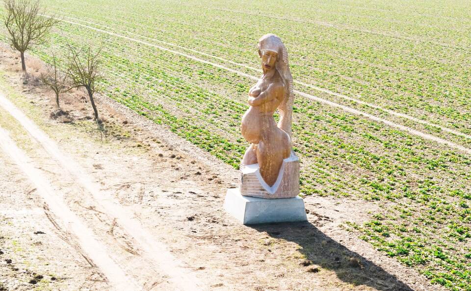 Nackte Statue "Mea Dea" sorgt für Aufsehen Nackte Statue "Mea Dea" sorgt für Aufsehen