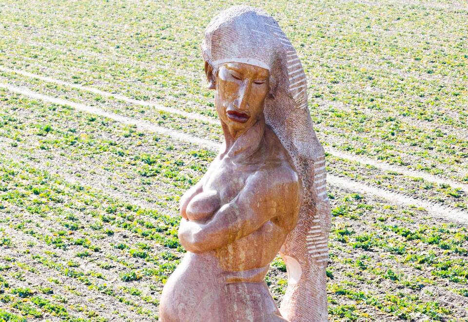 Nackte Statue "Mea Dea" sorgt für Aufsehen Nackte Statue "Mea Dea" sorgt für Aufsehen