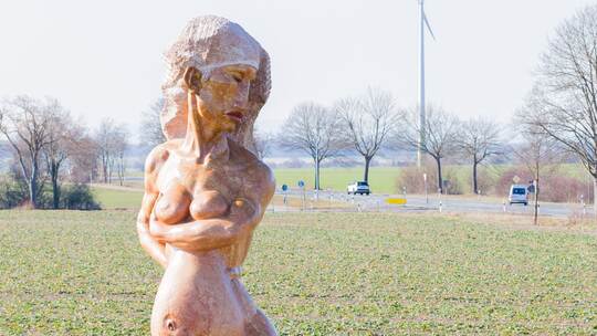 Nackte Statue "Mea Dea" sorgt für Aufsehen Nackte Statue "Mea Dea" sorgt für Aufsehen