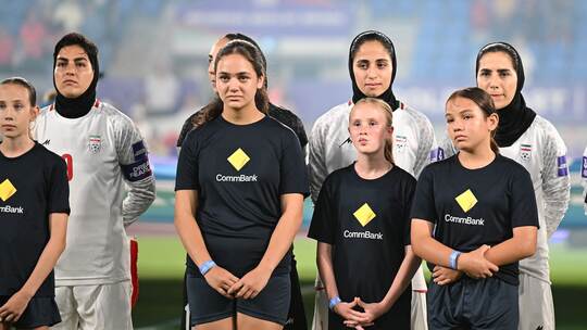 Iran-Krieg - Irans Fußballerinnen schweigen bei Nationalhymne