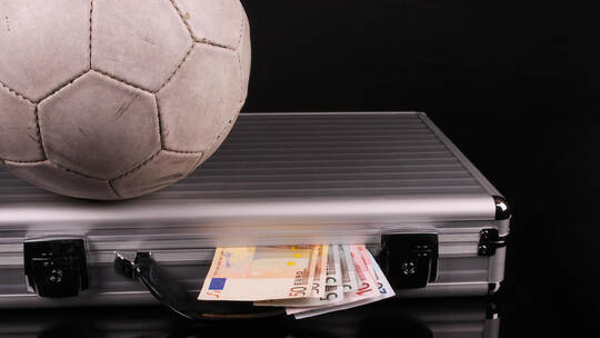 Immer wieder wird die Zollfahndung am Stuttgarter Flughafen fündig und es kommt zu Ermittlungsverfahren. Jean-Pierre/stock.adobe