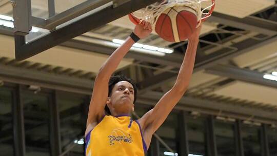 Dunking: Saad Mouachi Aouaj von Goldstadt United. Foto: Michael Ripberger