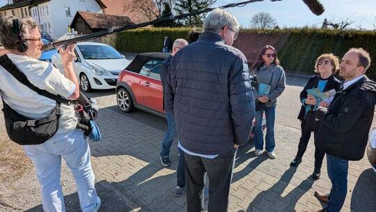 Andreas Renner, Marianne Engeser und Viktoria Stavenhagen im Austausch mit Filmemacher Steffen Haug (von rechts). Foto: Erb