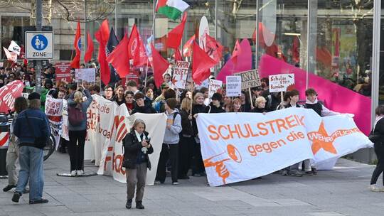 Bundesweiter Schulstreik gegen Wehrpflicht - Stuttgart