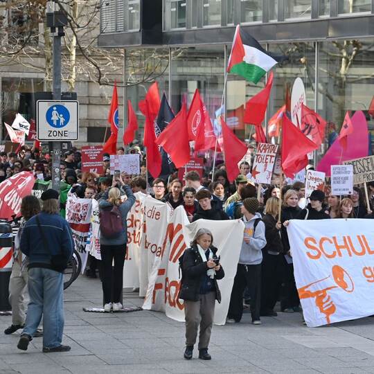 Bundesweiter Schulstreik gegen Wehrpflicht - Stuttgart