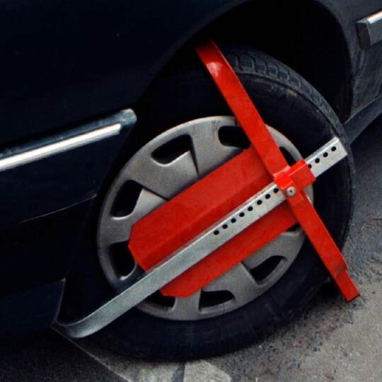 Falschparker mit Kralle