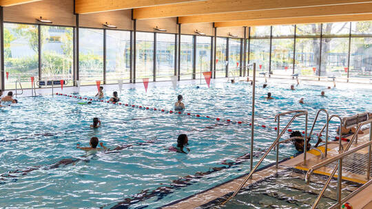 Huchenfeld Hallenbad Erster Badetag