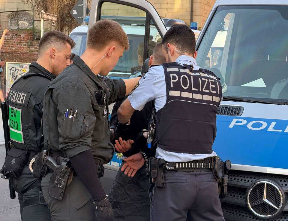 Rechte Demo und Gegendemos in Stuttgart