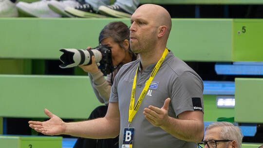 In der Schlussminute lief alles gegen das Team von SG-Trainer Alexander Lipps (im Bild). Ralf Becker