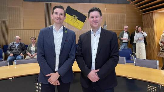 Michael Hopf (links) und Matthias Stepan liefern sich einen fairen Wahlkampf. Auf Facebook werben die beiden Lager kräftig für i