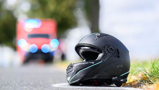 Motorradfahrer und Beifahrerin sterben