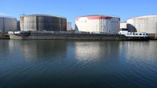 Öltanks am Rhein-Herne-Kanal