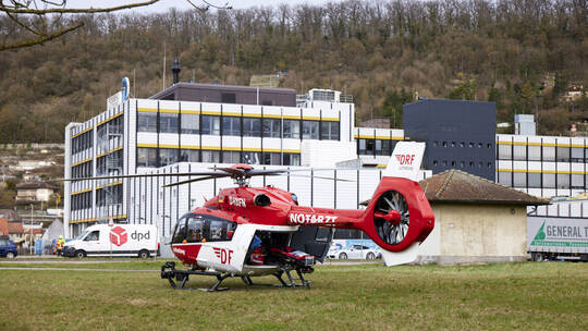 Verkehrsunfall, B10 Kreuzung PKW gegen LKW, Rettunngshubschraubereinsatz